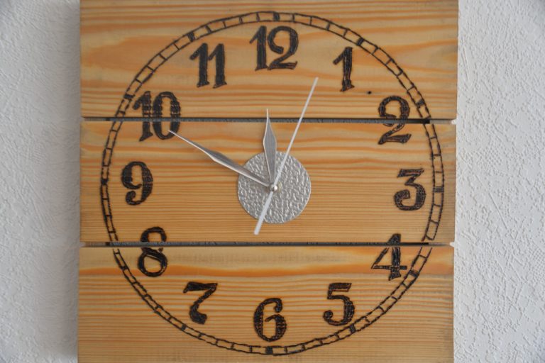 Why Will a Wooden Clock be the Best Gift for Somebody Who Has Everything