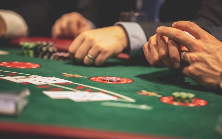 Online casino games: Video or live version?